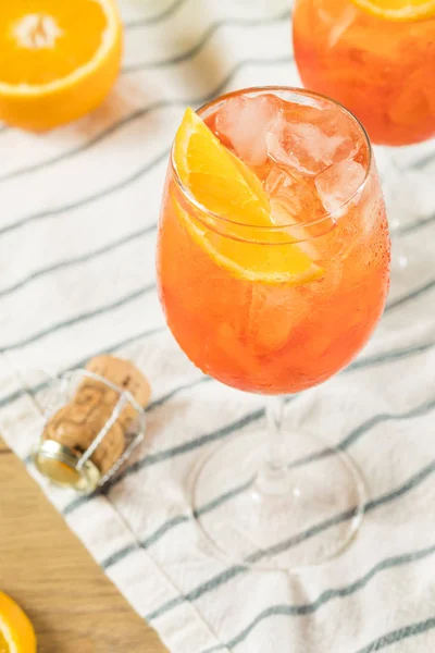 シャンパンとオレンジ アルコール Aperol スプリッツ — ストック写真