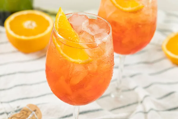 Alkoholowe Aperol Spritz Szampana Pomarańcze — Zdjęcie stockowe