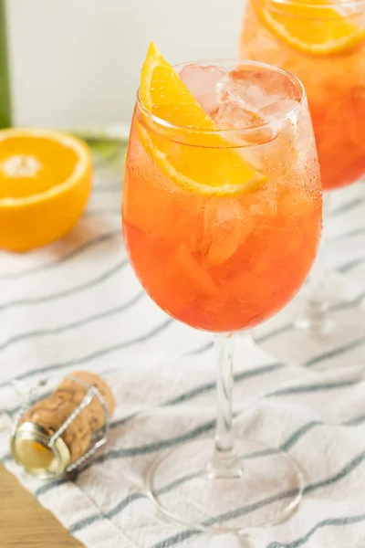 Αλκοολούχα Aperol Spritz Σαμπάνια Και Πορτοκάλια — Φωτογραφία Αρχείου