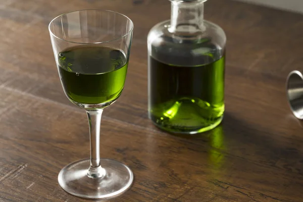 Alcoólico Verde Absinth Apertif Uma Garrafa Para Coquetéis — Fotografia de Stock