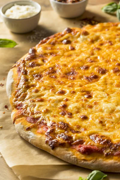 Pizza Queijo Caseiro Greasy New York Pronto Para Comer — Fotografia de Stock