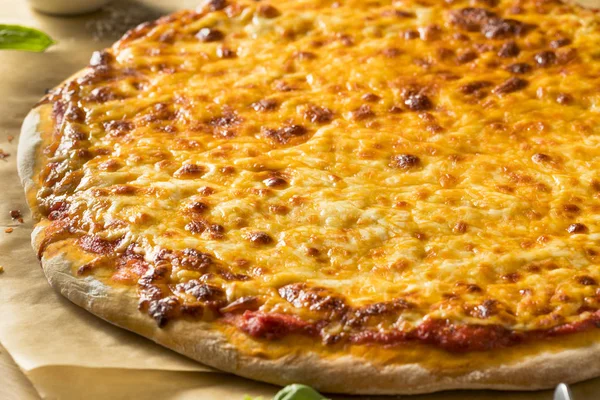 自家製脂ニューヨーク チーズのピザを食べる準備ができて — ストック写真
