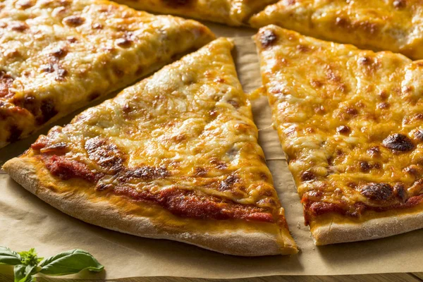 Pizza Queijo Caseiro Greasy New York Pronto Para Comer — Fotografia de Stock