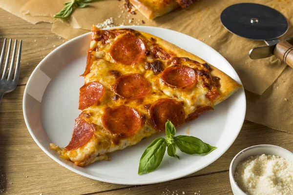 Pepperoni Gorduroso Caseiro Pizza Nova York Pronta Para Comer — Fotografia de Stock