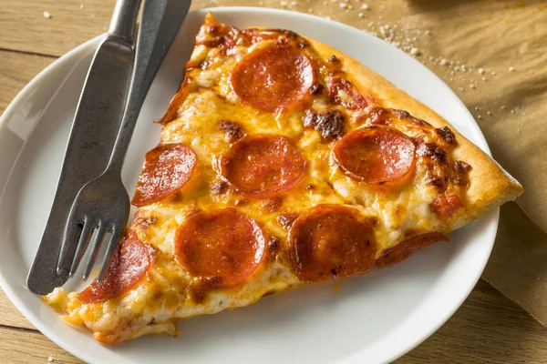 Pizza Casera Greasy Pepperoni Nueva York Listo Para Comer —  Fotos de Stock
