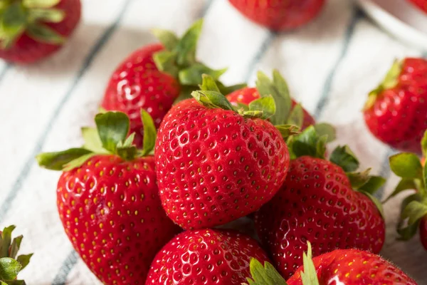 Fresas Ecológicas Rojas Crudas Listas Para Comer — Foto de Stock