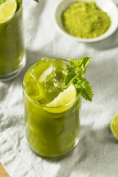 Ham Yeşil Organik Matcha Çay Detoks Limon Nane Ile Buzlu — Stok fotoğraf