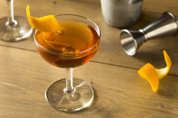 Koktajl Alkoholowy Martinez Gin Wermut Skórki Pomarańczowej — Zdjęcie stockowe