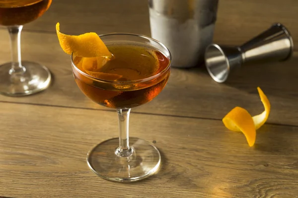 Alcoholische Martinez Cocktail Met Gin Vermout Sinaasappelschil — Stockfoto