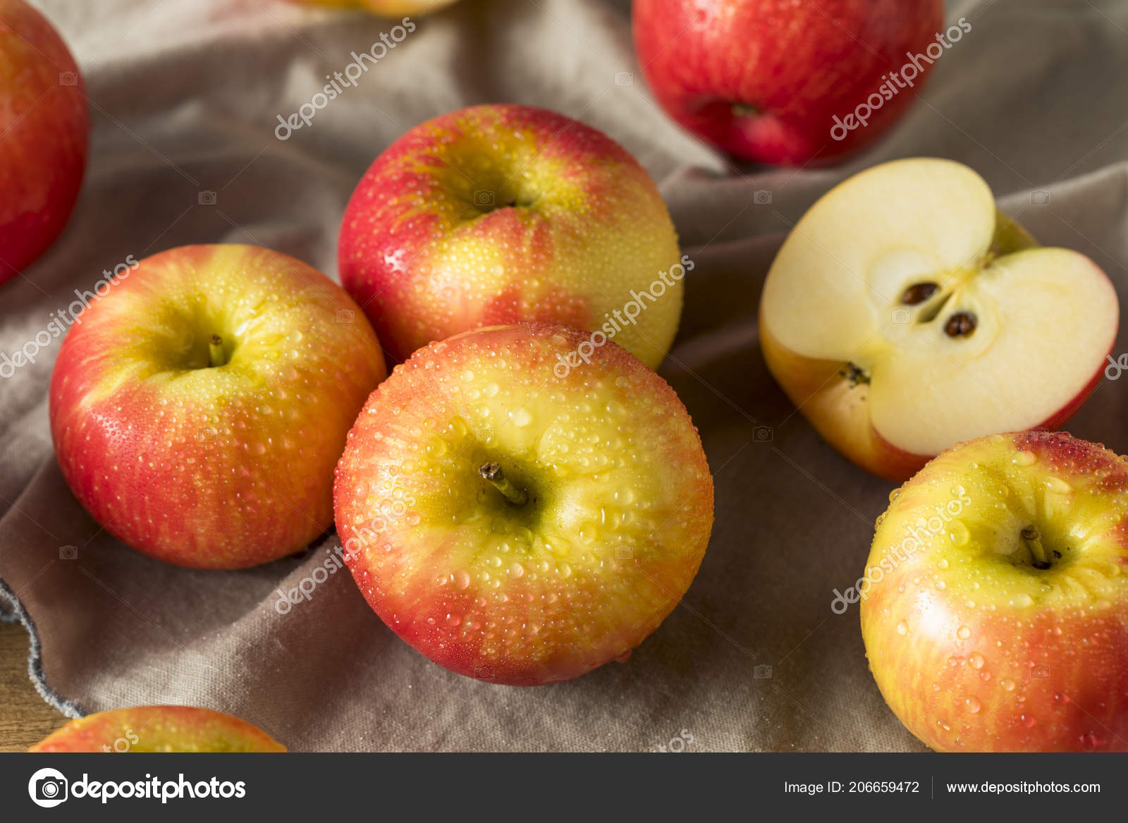 https://st4.depositphotos.com/1692343/20665/i/1600/depositphotos_206659472-stock-photo-raw-red-organic-honeycrisp-apples.jpg