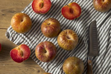 Organik kırmızı Pluots yemeye hazır tasarlamak