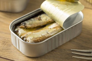 Organik tuzlu konserve sardalya zeytin yağı