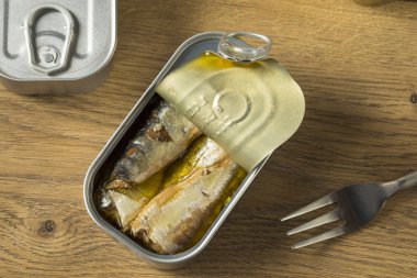 Organik tuzlu konserve sardalya zeytin yağı