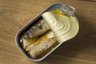 Organik tuzlu konserve sardalya zeytin yağı