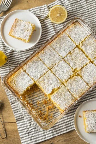 Zoete Zelfgemaakte Lemon Bars Met Poedersuiker Voor Dessert — Stockfoto