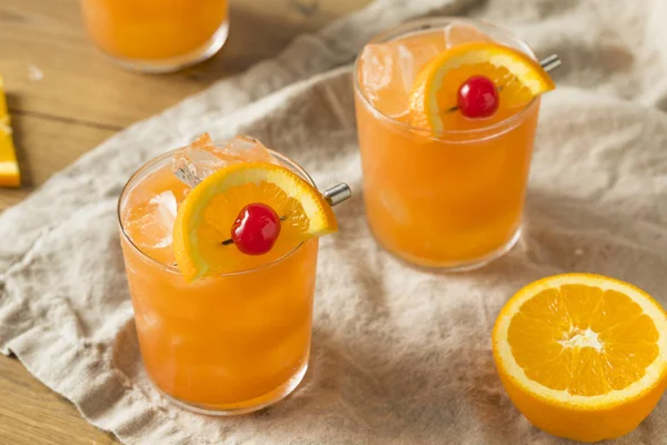 Zoete Alcoholische Rum Swizzle Met Sinaasappel Ananas — Stockfoto