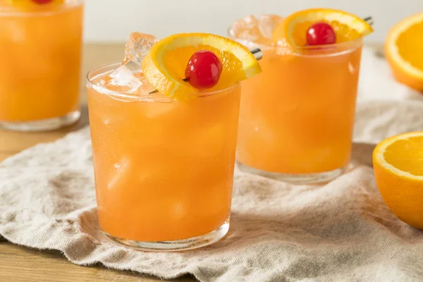 달콤한 알코올 오렌지와 파인애플 — 스톡 사진