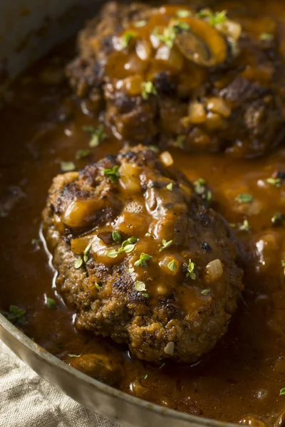 Salisbury Steaks Savory Buatan Sendiri Dengan Kacang Polong Dan Kentang — Stok Foto