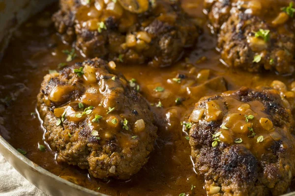 Salisbury Steaks Savory Buatan Sendiri Dengan Kacang Polong Dan Kentang — Stok Foto