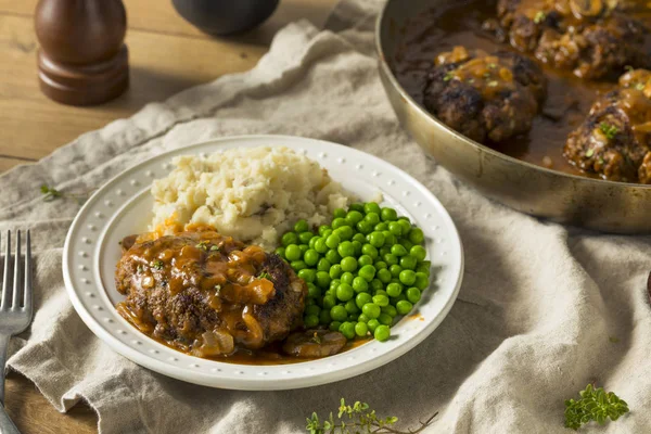 Hjemmelagde Savory Salisbury Biffer Med Erter Potetmos – stockfoto