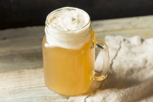 Tatlı Yapımı Karamela Tereyağı Bira Bir Kupa — Stok fotoğraf