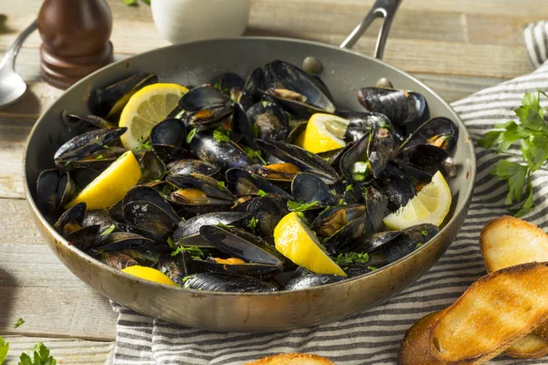 Homemade Steamed Mussels Broth Bread — Stock Photo, Image