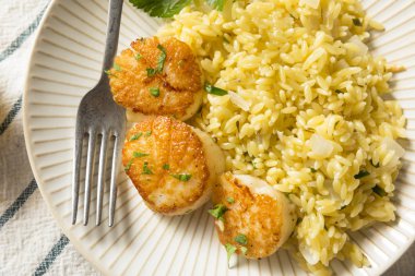 Et suyu, kurutulmuş tarak panned yemeye hazır