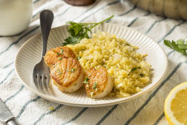 Et suyu, kurutulmuş tarak panned yemeye hazır