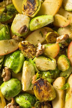 Ev yapımı Brussel filiz ve Apple salata sonbahar