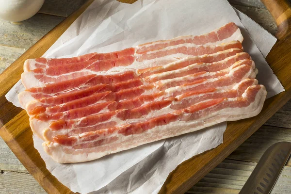 Raw Trávy Krmil Bacon Pásků Připraven Pro Kuchaře — Stock fotografie