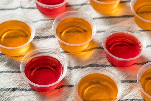 Domácí Sladké Alkoholické Želatina Výstřely Plastových Kelímků — Stock fotografie