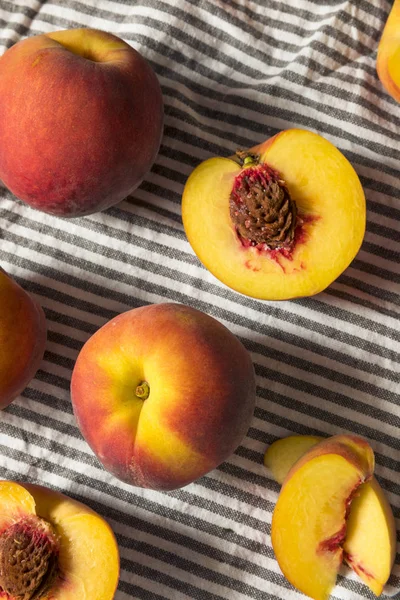 Rohe Gelbe Bio Pfirsiche Zum Verzehr Bereit — Stockfoto