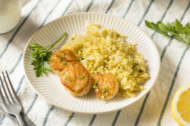 Et suyu, kurutulmuş tarak panned yemeye hazır