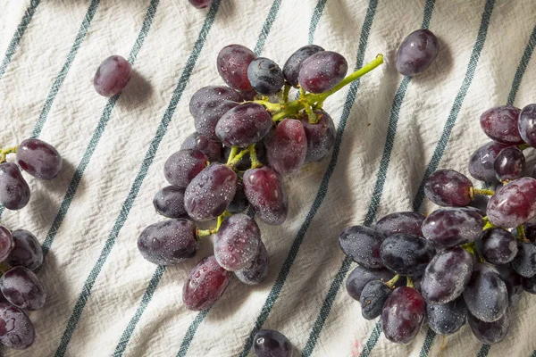 Сырой Органический Фиолетовый Виноград Готов Употреблению — стоковое фото