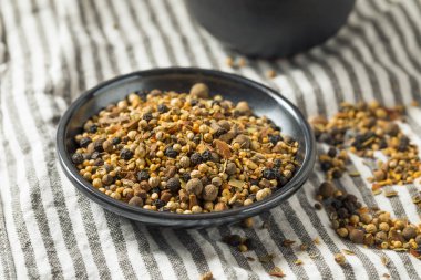 Bir kase kuru organik dekapaj baharatlar