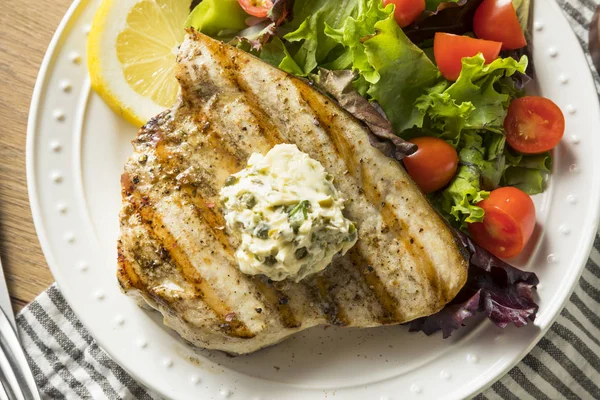 Organic Grilled Swordfish Steak Side Salad — Stock Photo, Image