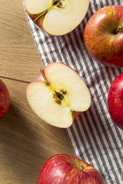 Syrové Červené Organické Kiku Jablka Připravena Jídlu — Stock fotografie