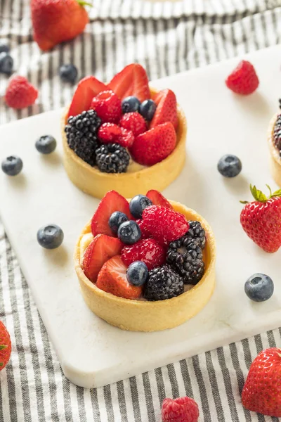 Crostata Frutta Fatta Casa Pasticceria Con Custard Frutti Bosco — Foto Stock