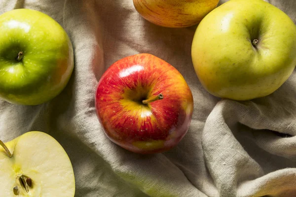 Raw Bio Různé Jablka Připravena Jídlu — Stock fotografie