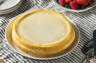 Çilek ve nane ile ev yapımı New York Cheesecake