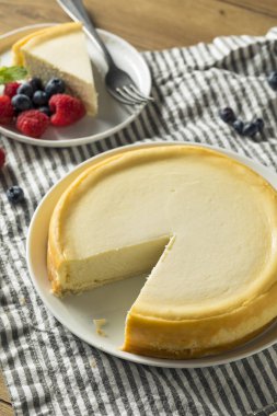 Çilek ve nane ile ev yapımı New York Cheesecake