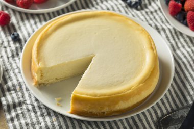 Çilek ve nane ile ev yapımı New York Cheesecake