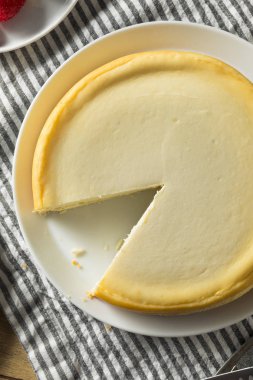 Çilek ve nane ile ev yapımı New York Cheesecake