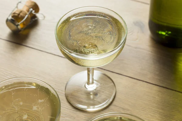 Sprankelende Champagne Wijn Een Coupe Glas Klaar Drinken — Stockfoto