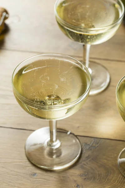 Bubbly Champagne Wine Coupe Glass Ready Drink — Stock Photo, Image