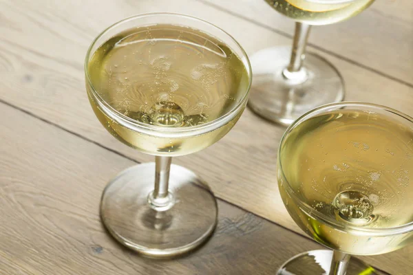 Sprankelende Champagne Wijn Een Coupe Glas Klaar Drinken — Stockfoto