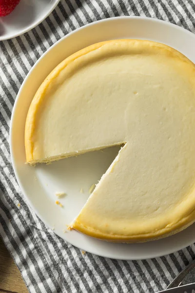 Çilek ve nane ile ev yapımı New York Cheesecake