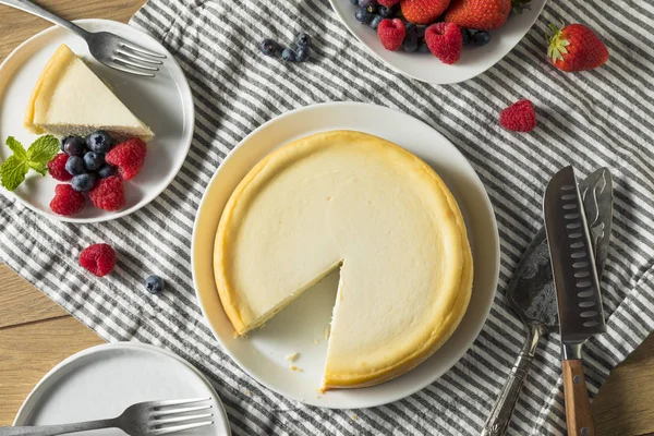 Hemmagjord New York Cheesecake Med Bär Och Mynta — Stockfoto