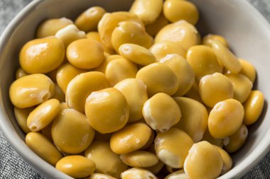 Snack üzerinde sağlıklı tuzlu Lupini fasulye