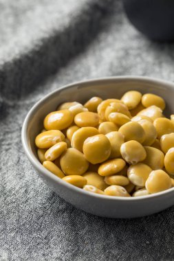 Snack üzerinde sağlıklı tuzlu Lupini fasulye